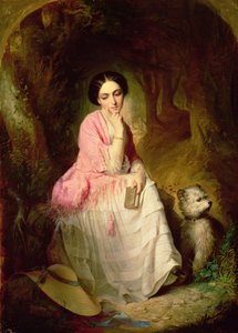 Donna seduta in una radura della foresta